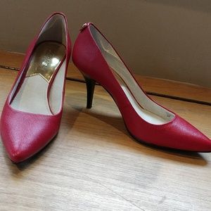 Michael kors pumps